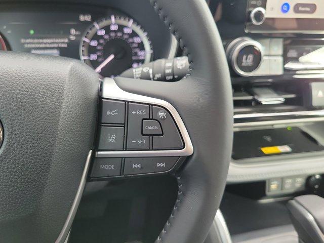 used 2025 Toyota Highlander car, priced at $42,990