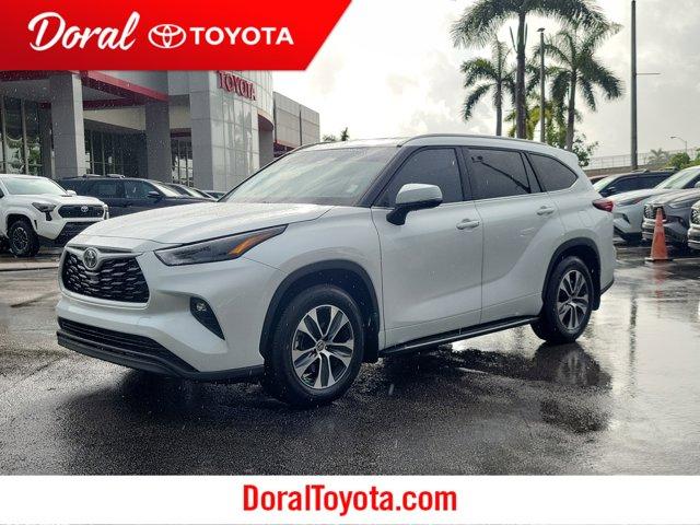 used 2025 Toyota Highlander car, priced at $42,990