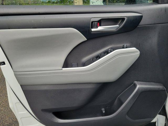 used 2025 Toyota Highlander car, priced at $42,990