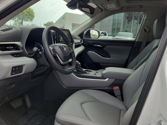 used 2025 Toyota Highlander car, priced at $42,990