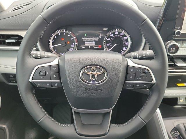 used 2025 Toyota Highlander car, priced at $42,990