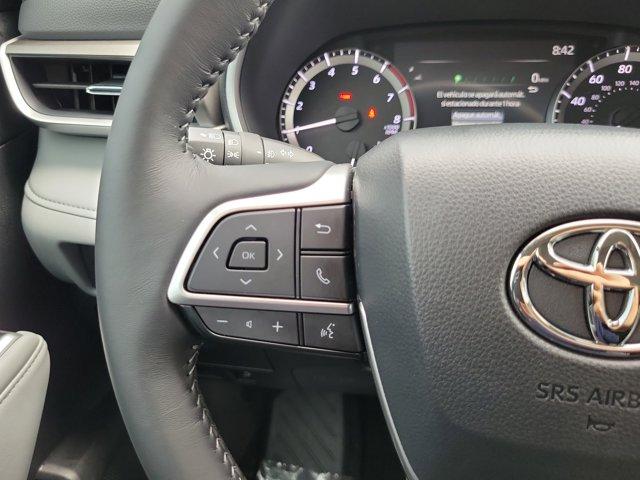 used 2025 Toyota Highlander car, priced at $42,990