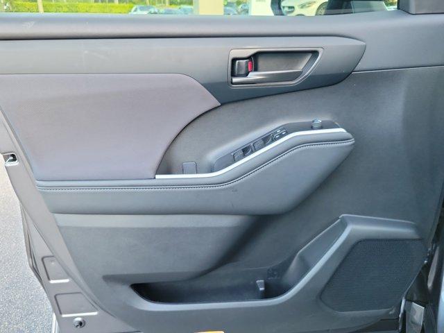 used 2024 Toyota Highlander car, priced at $43,990