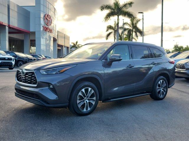 used 2022 Toyota Highlander car, priced at $36,600