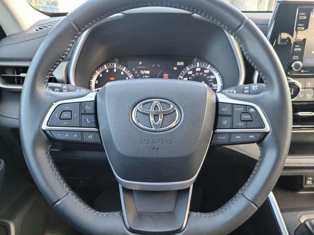 used 2022 Toyota Highlander car, priced at $36,600