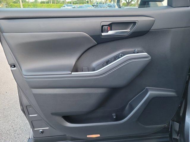 used 2022 Toyota Highlander car, priced at $36,600