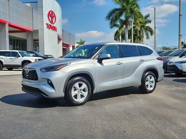 used 2022 Toyota Highlander car, priced at $30,648