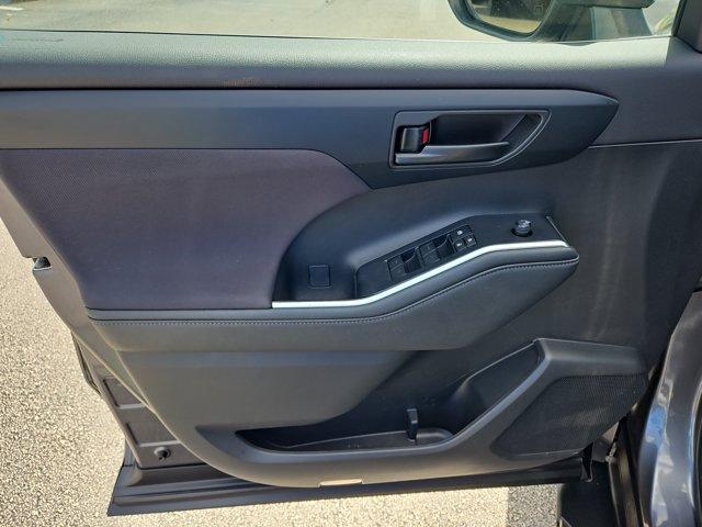 used 2023 Toyota Highlander car, priced at $30,972