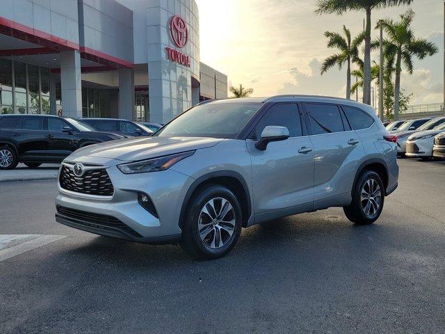 used 2022 Toyota Highlander car, priced at $33,700