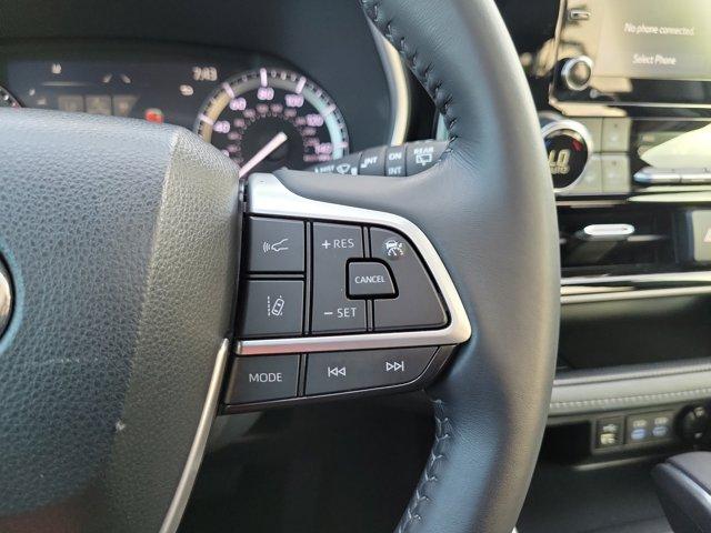 used 2022 Toyota Highlander car, priced at $33,700