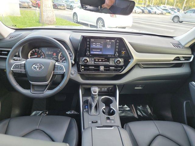 used 2022 Toyota Highlander car, priced at $33,700