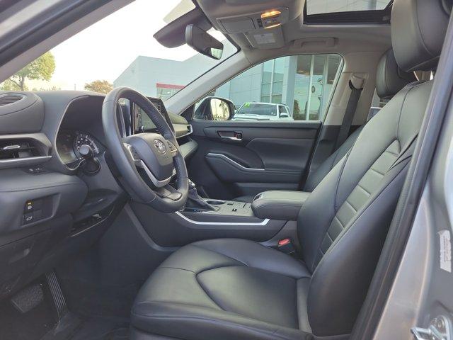 used 2022 Toyota Highlander car, priced at $33,700