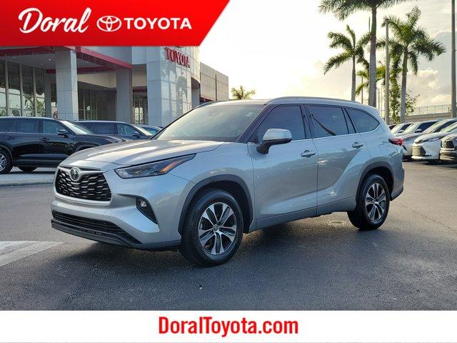 used 2022 Toyota Highlander car, priced at $33,700