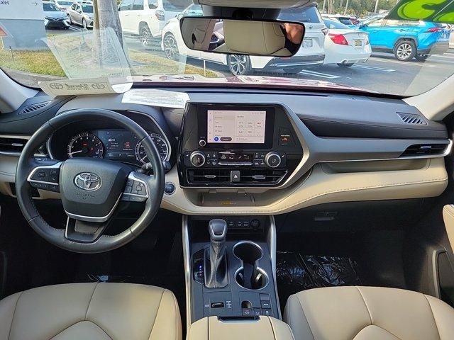 used 2023 Toyota Highlander car, priced at $34,454