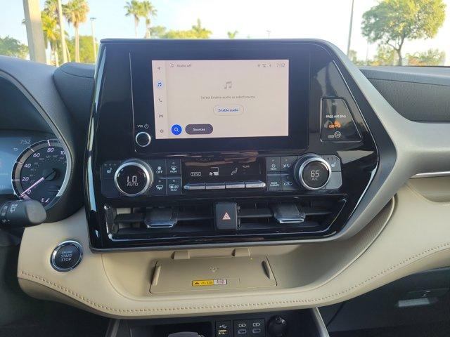 used 2023 Toyota Highlander car, priced at $36,593