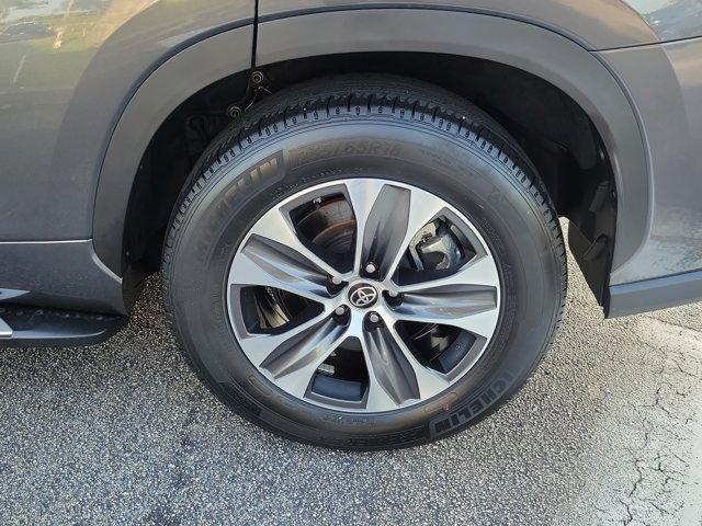 used 2023 Toyota Highlander car, priced at $36,593