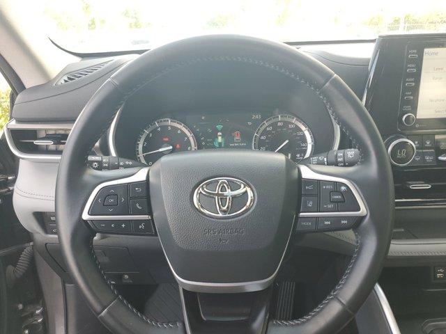 used 2022 Toyota Highlander car, priced at $32,600