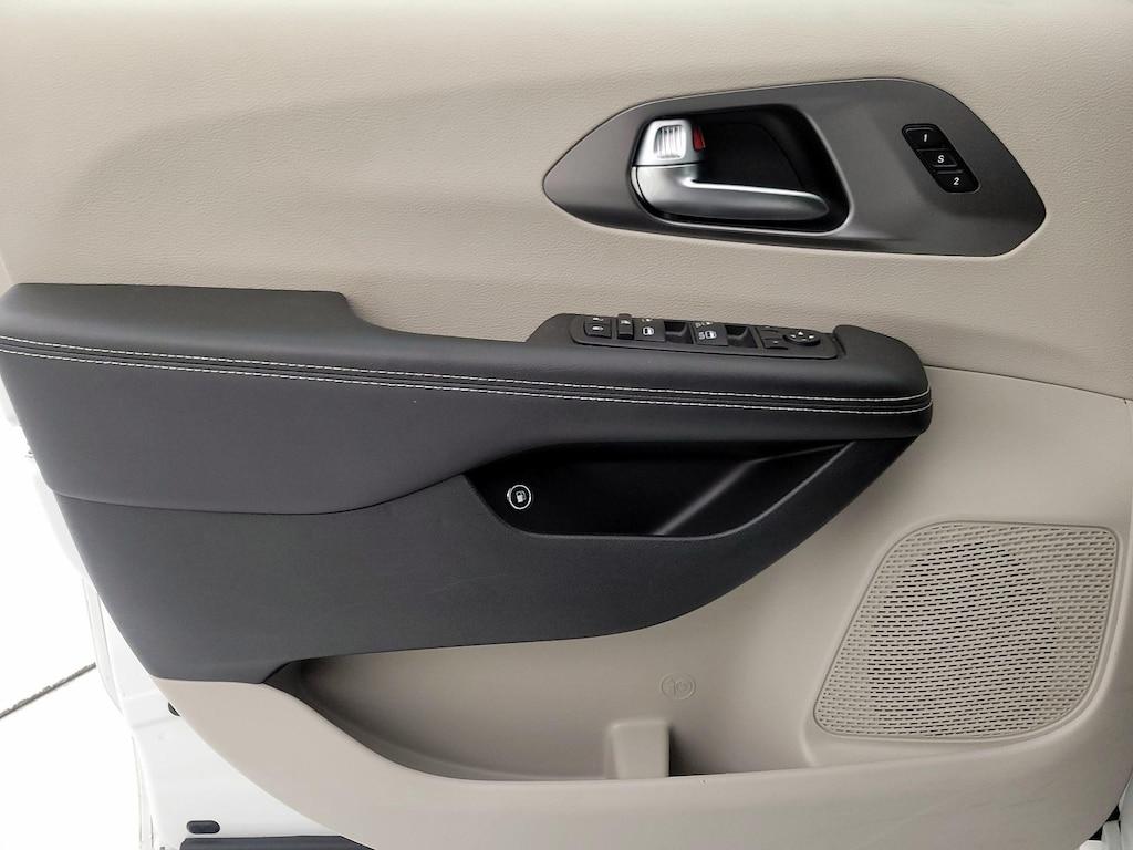 used 2023 Chrysler Pacifica Hybrid car, priced at $28,998