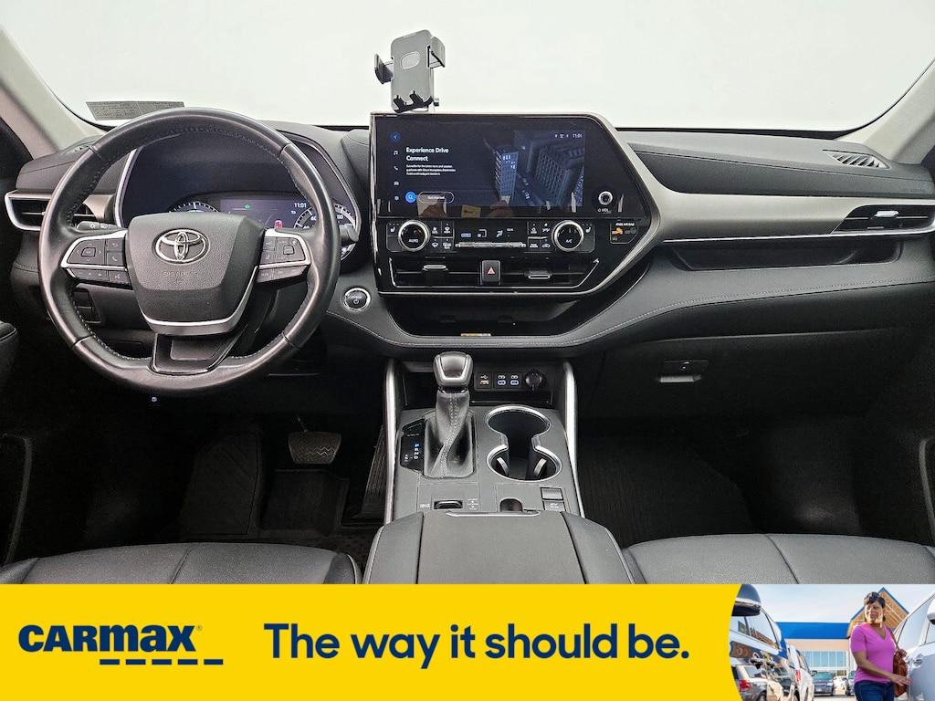 used 2023 Toyota Highlander Hybrid car, priced at $45,998