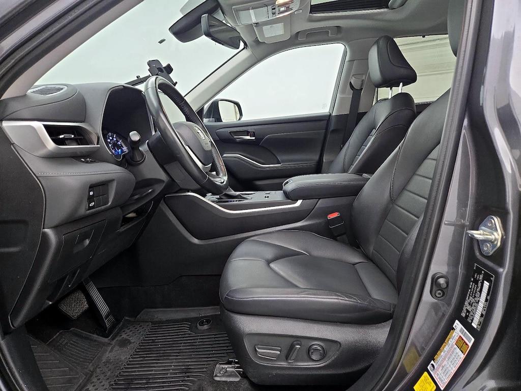 used 2023 Toyota Highlander Hybrid car, priced at $45,998
