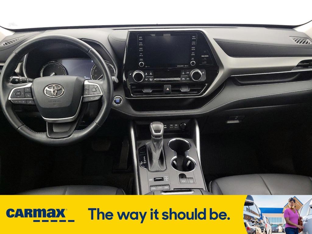 used 2022 Toyota Highlander car, priced at $40,998