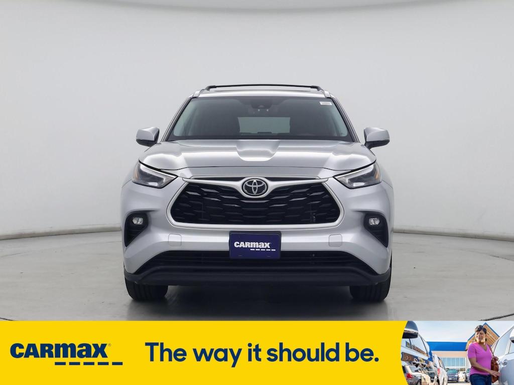 used 2022 Toyota Highlander car, priced at $40,998