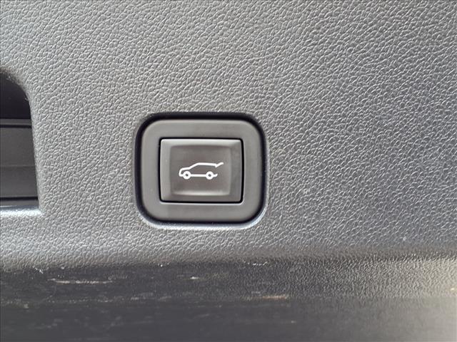 used 2025 Chevrolet Traverse car, priced at $49,995