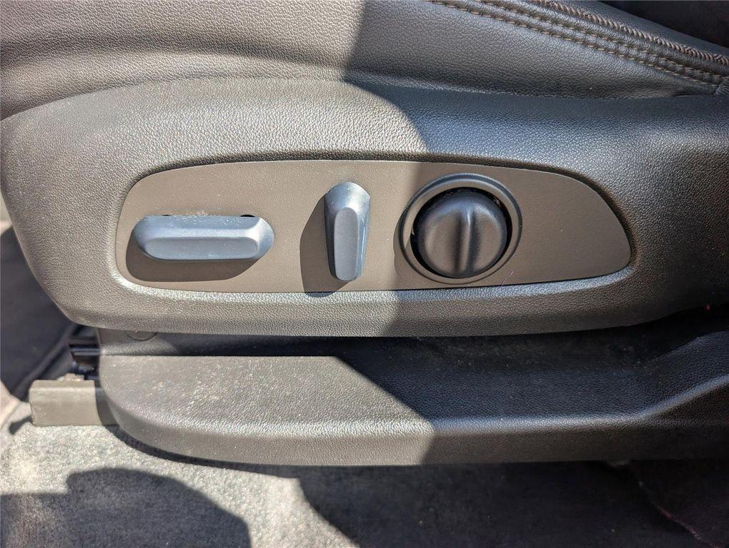 used 2023 Chevrolet Traverse car, priced at $39,199