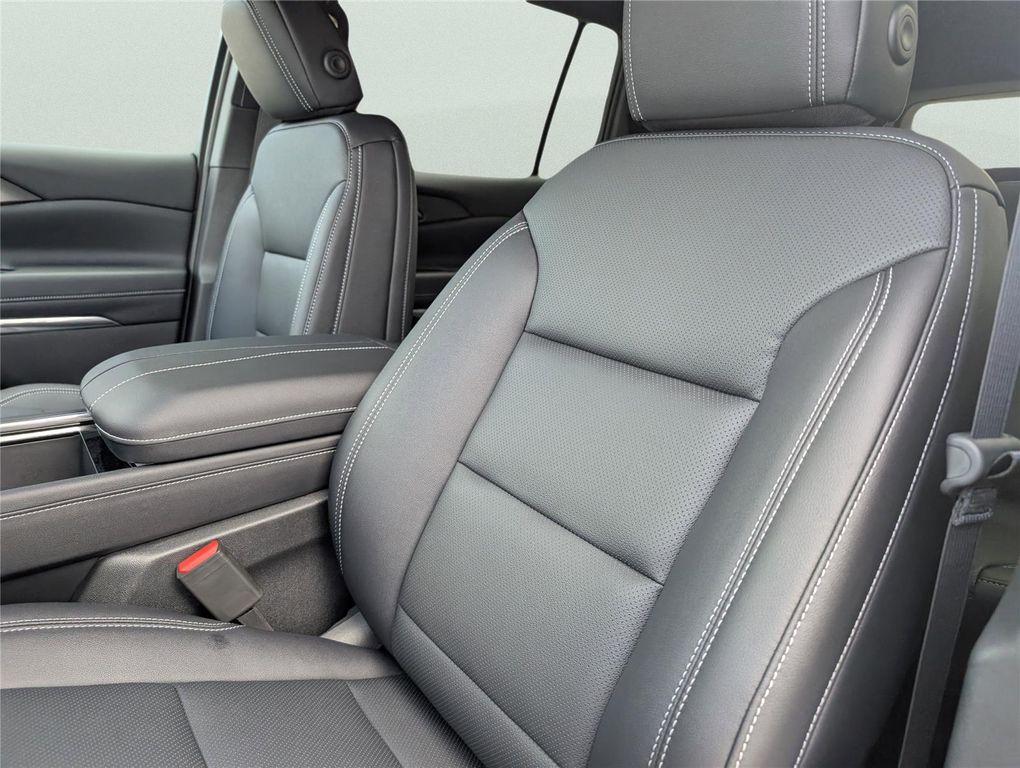 new 2026 Chevrolet Traverse car, priced at $44,655