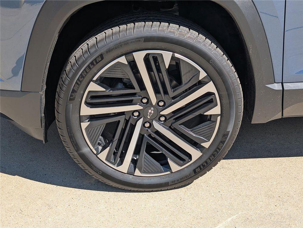 new 2026 Chevrolet Equinox car, priced at $37,210