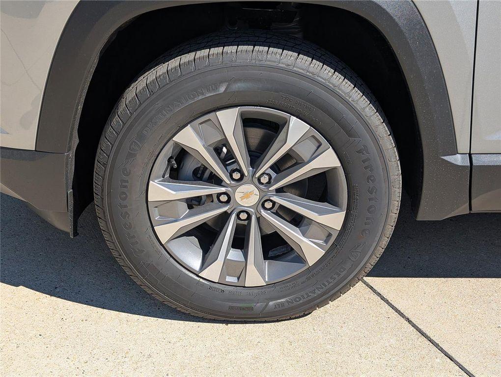 new 2026 Chevrolet Equinox car, priced at $34,290