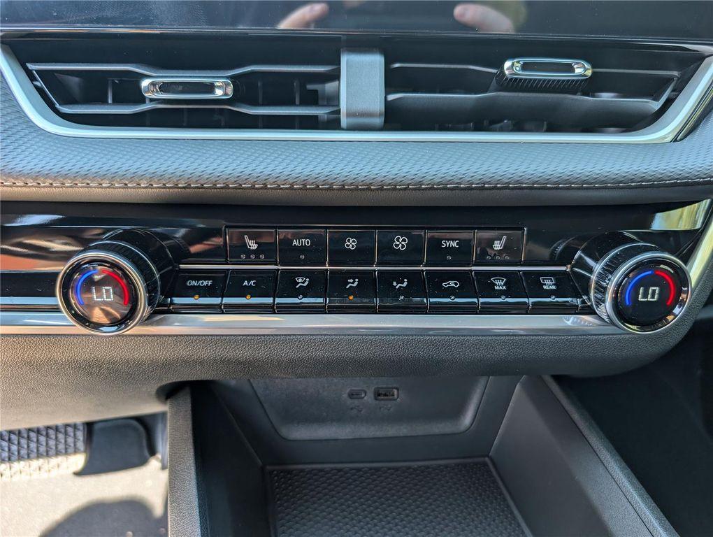 new 2026 Chevrolet Equinox car, priced at $34,290