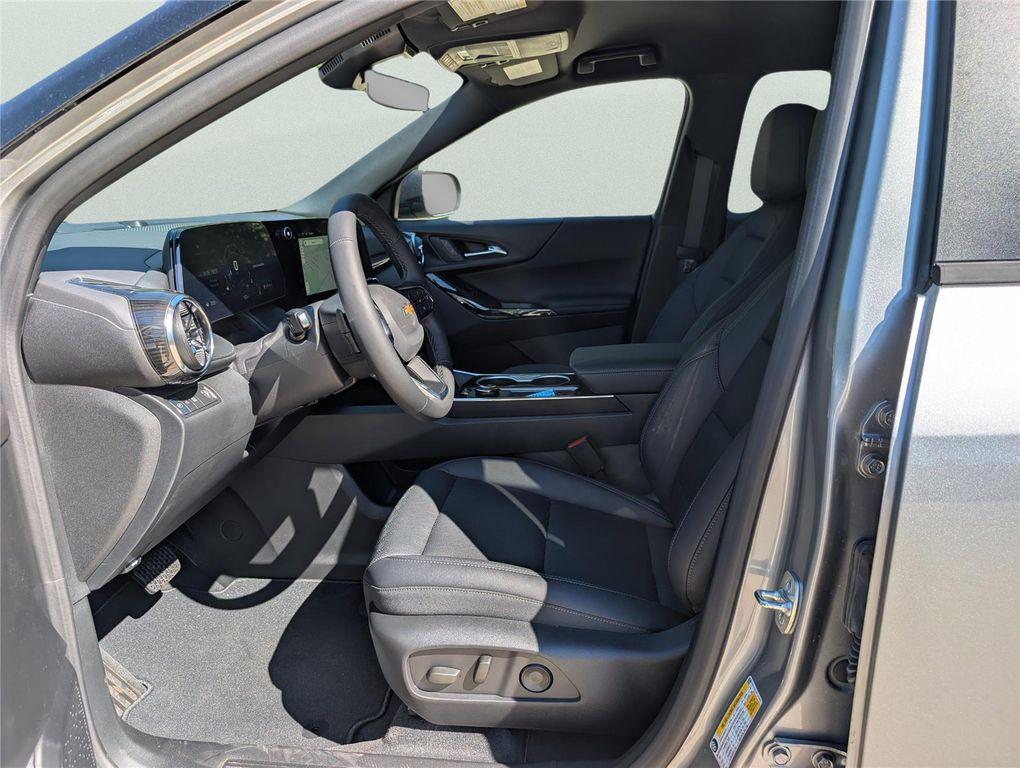 new 2026 Chevrolet Equinox car, priced at $34,290
