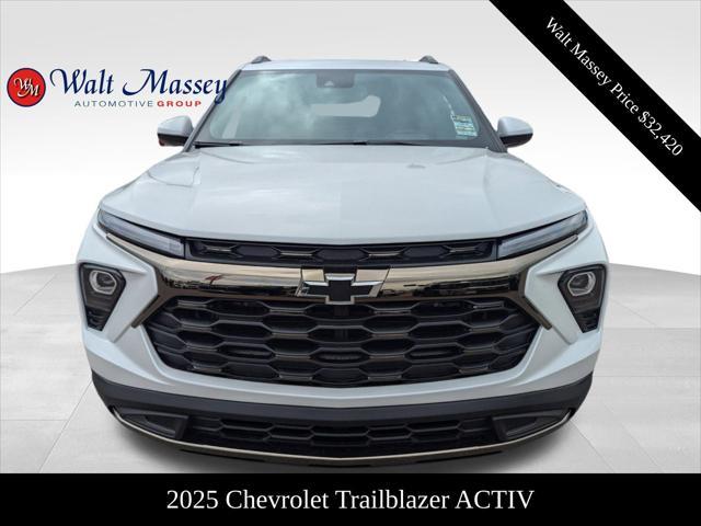 new 2025 Chevrolet TrailBlazer car, priced at $32,420