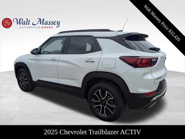 new 2025 Chevrolet TrailBlazer car, priced at $32,420