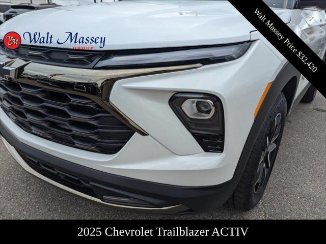 new 2025 Chevrolet TrailBlazer car, priced at $32,420