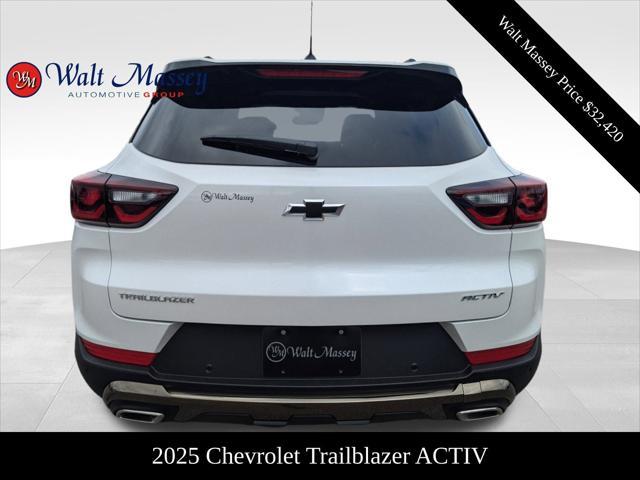 new 2025 Chevrolet TrailBlazer car, priced at $32,420