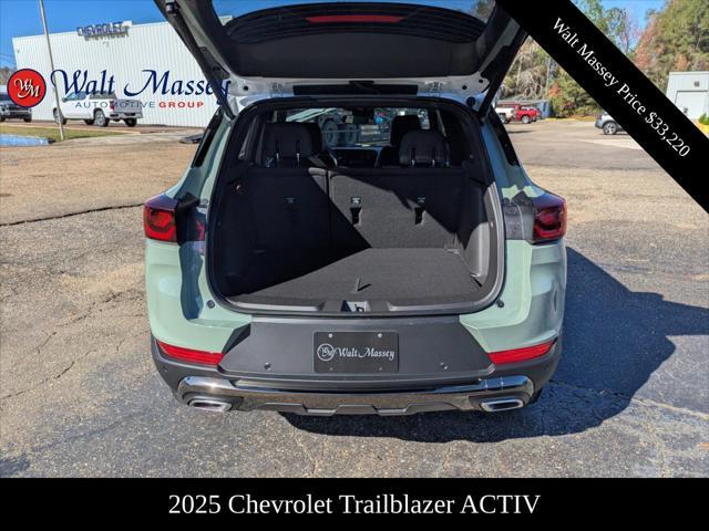 new 2025 Chevrolet TrailBlazer car, priced at $33,220