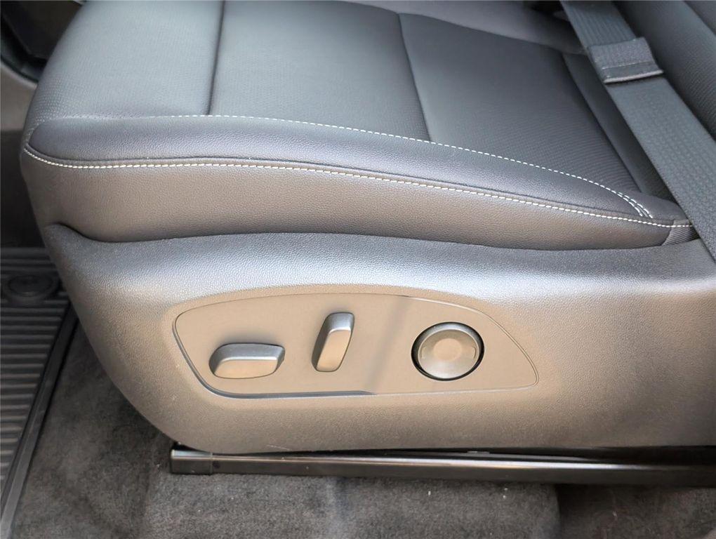 new 2026 Chevrolet Traverse car, priced at $43,202