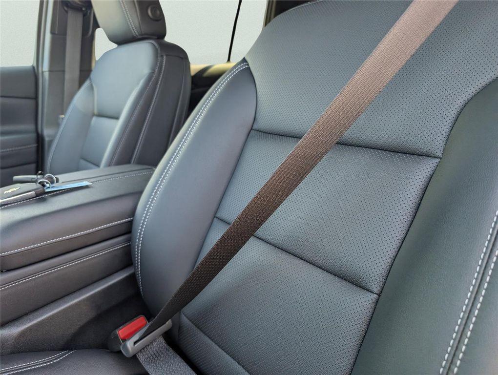 new 2026 Chevrolet Traverse car, priced at $43,202