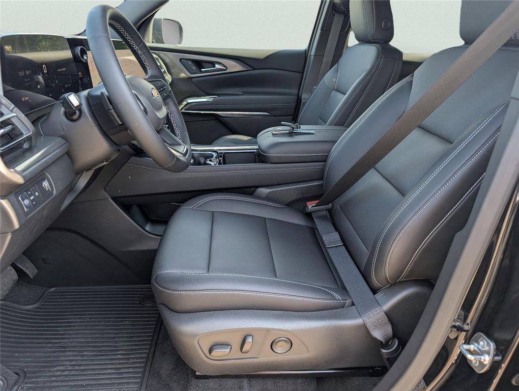 new 2026 Chevrolet Traverse car, priced at $43,202