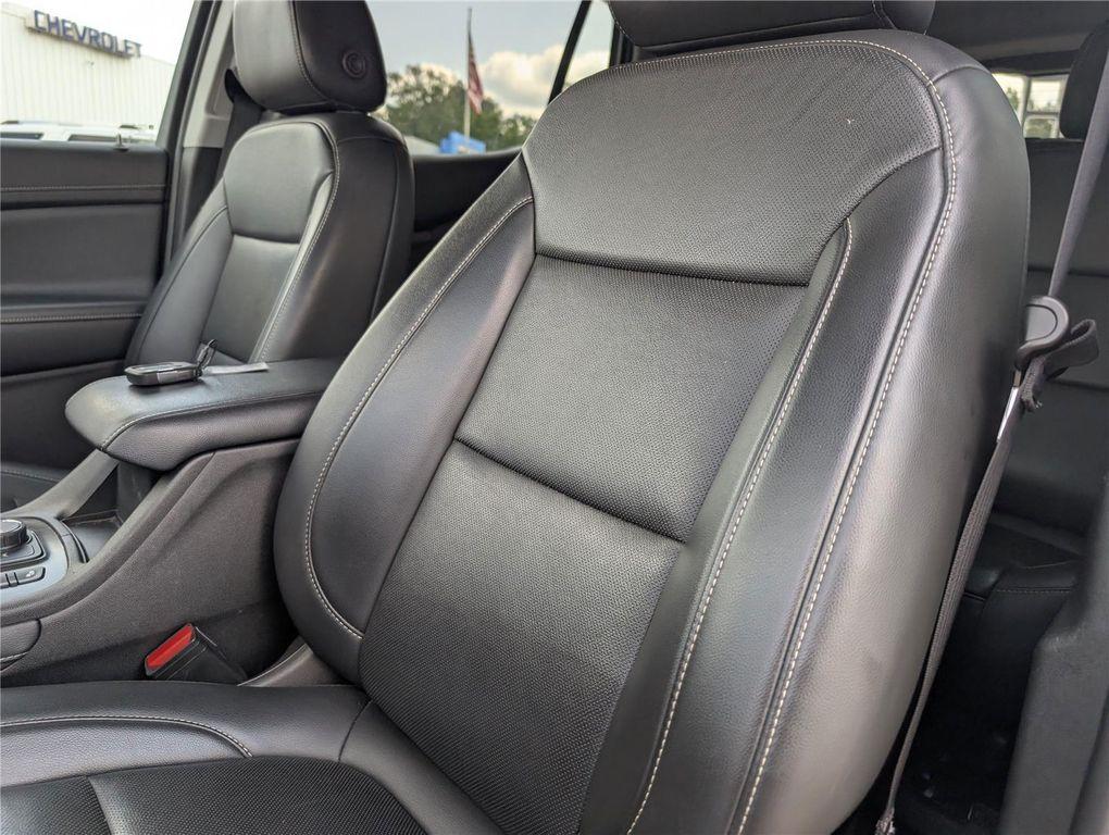 used 2023 GMC Acadia car, priced at $27,299