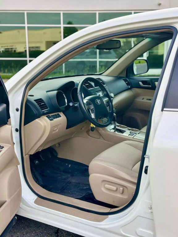 used 2011 Toyota Highlander car, priced at $16,998