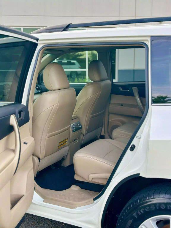 used 2011 Toyota Highlander car, priced at $16,998