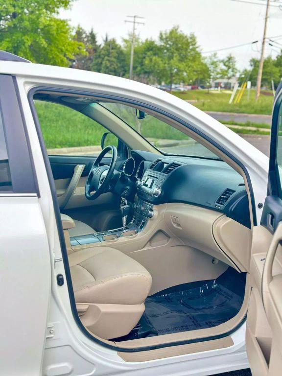 used 2011 Toyota Highlander car, priced at $16,998