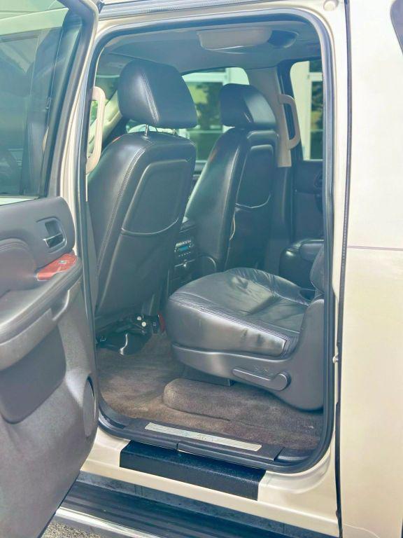 used 2008 Cadillac Escalade ESV car, priced at $10,298