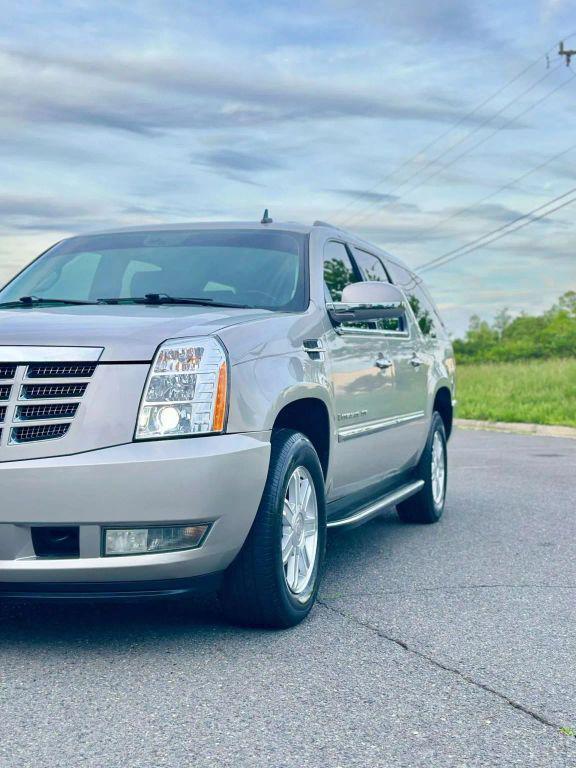 used 2008 Cadillac Escalade ESV car, priced at $10,298