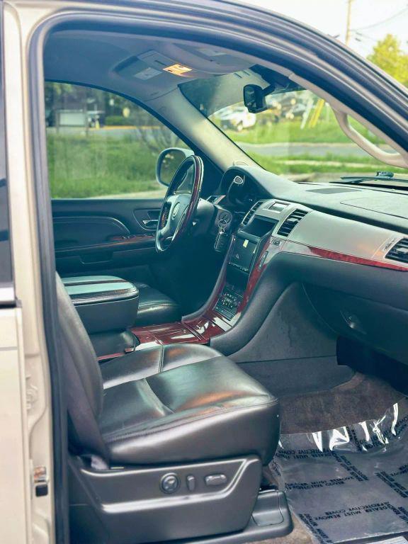 used 2008 Cadillac Escalade ESV car, priced at $10,298