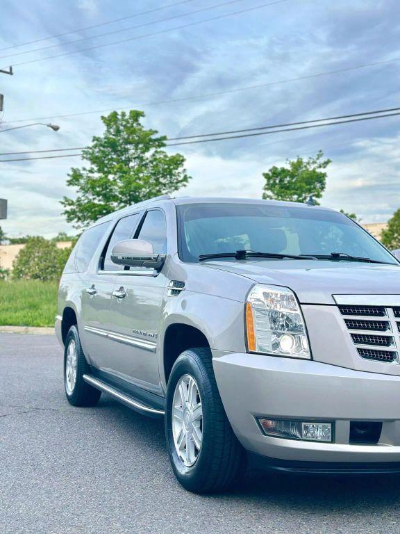 used 2008 Cadillac Escalade ESV car, priced at $10,298