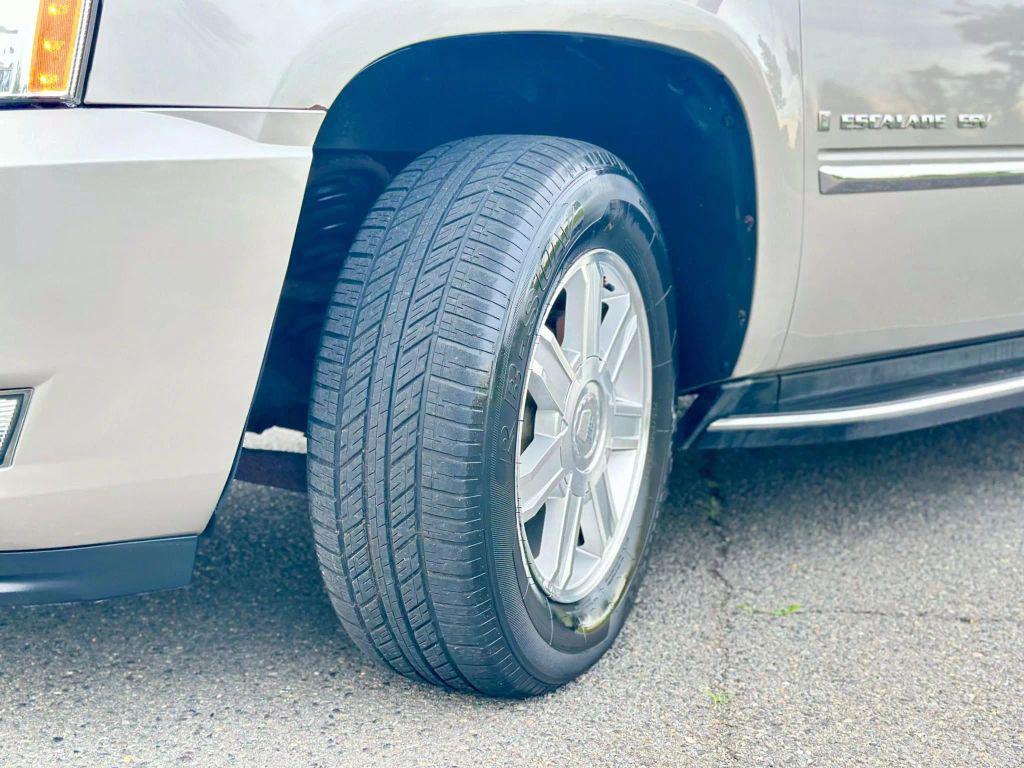 used 2008 Cadillac Escalade ESV car, priced at $10,298